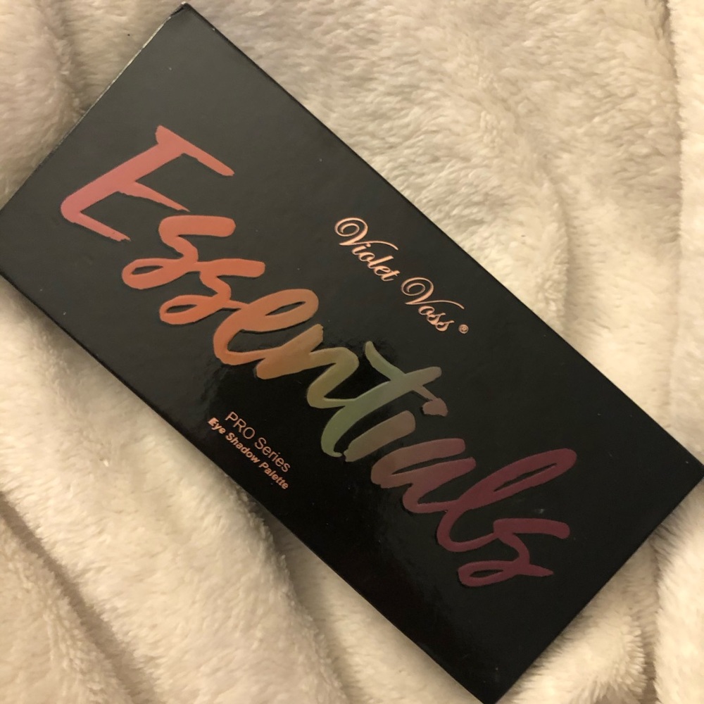 Violet Voss Essentials Palette